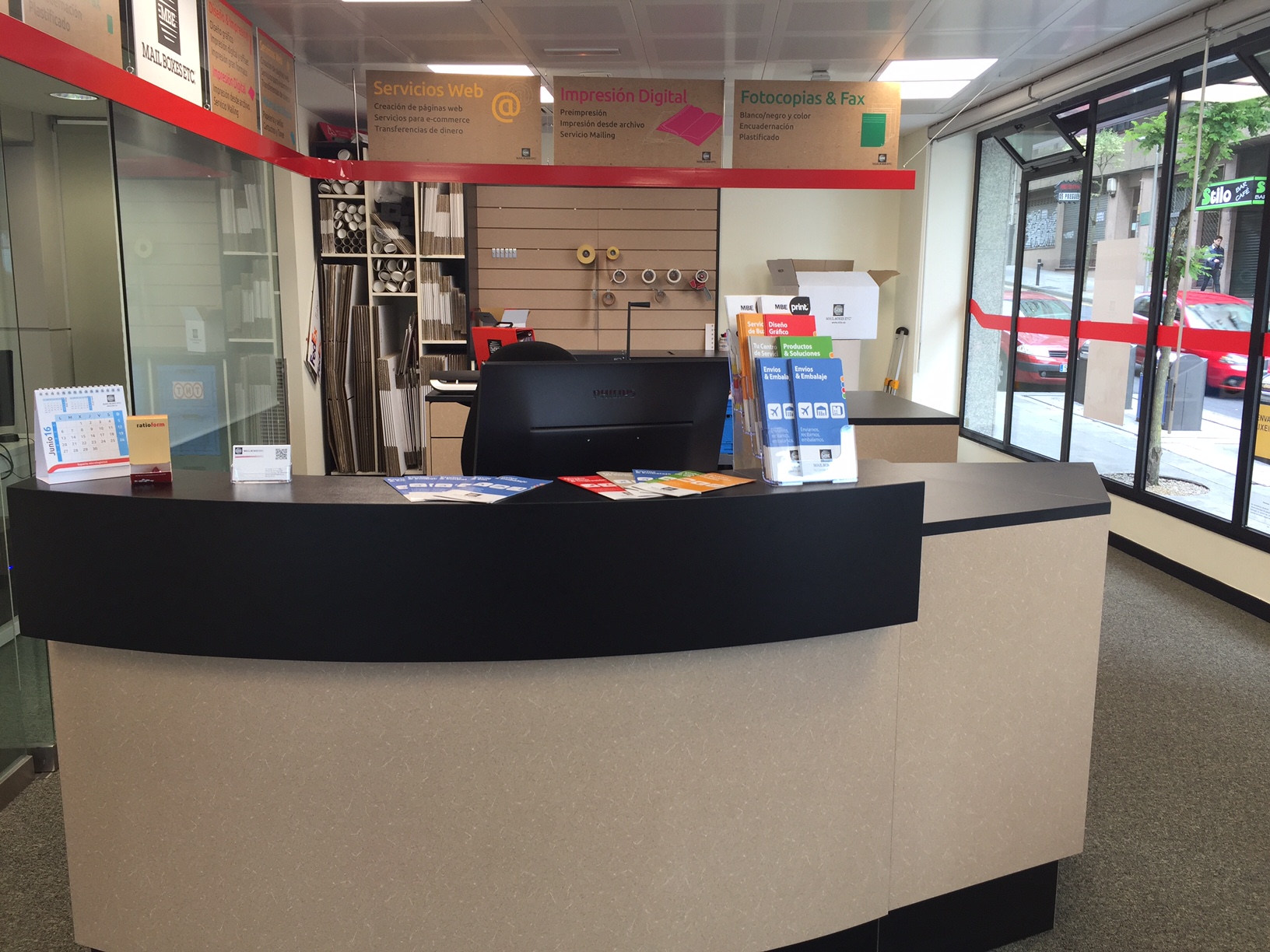 Envíos y embalaje en Santiago De Compostela Mail Boxes Etc 2552